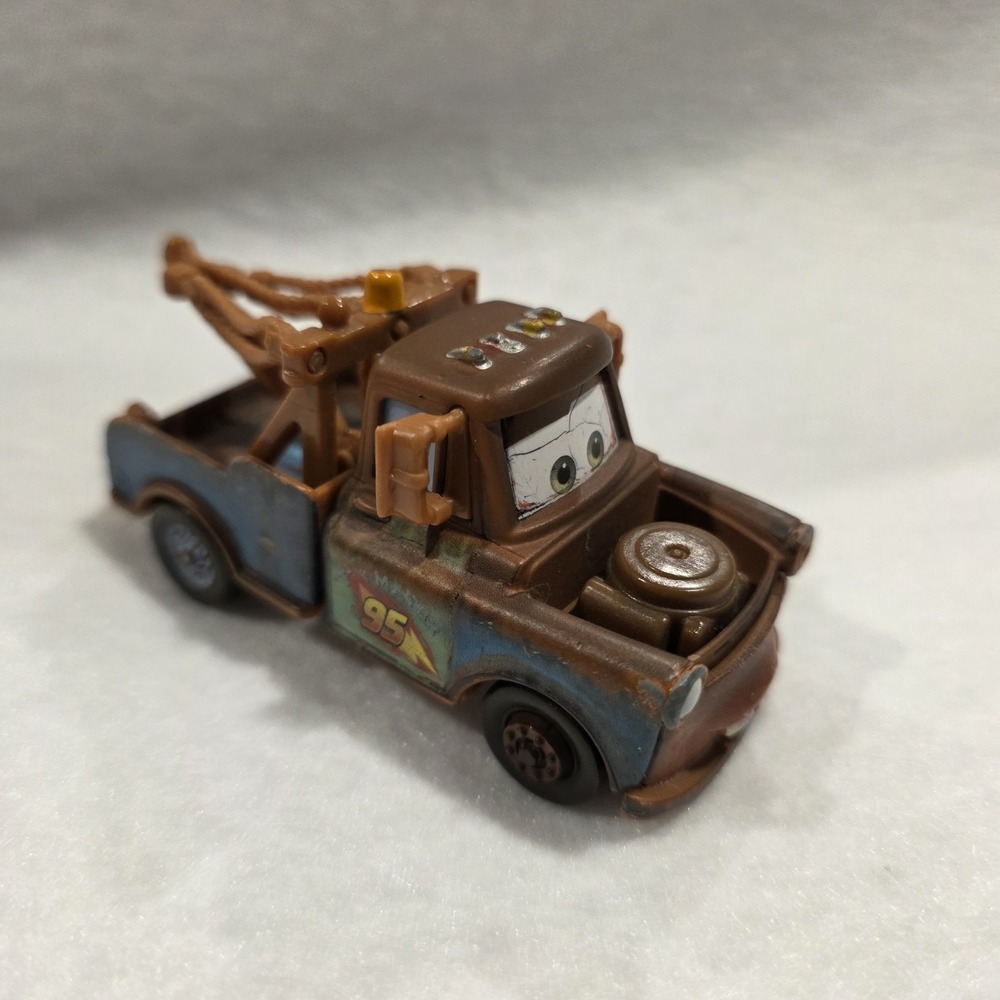 Disney‎ Pixar Cars 2 Race Team Mater Tow Truck 3" Figure Diecast 1:55 V2798